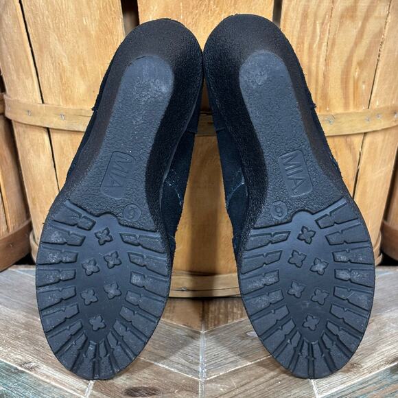 MIA Pampa Black Suede Wingtip Brogue Wedge Heel Lace-Up Ankle Booties Womens 6 - Picture 10 of 11